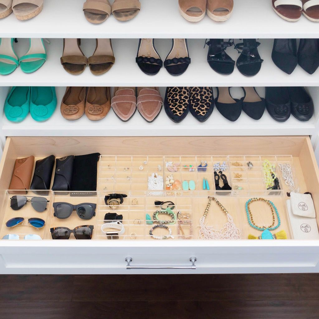 在抽屉里存放珠宝