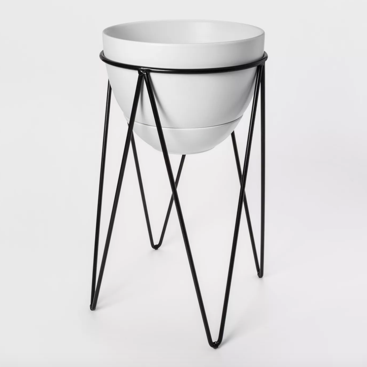 白色和黑色的花盆