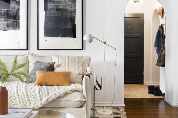 租赁客厅与大型艺术