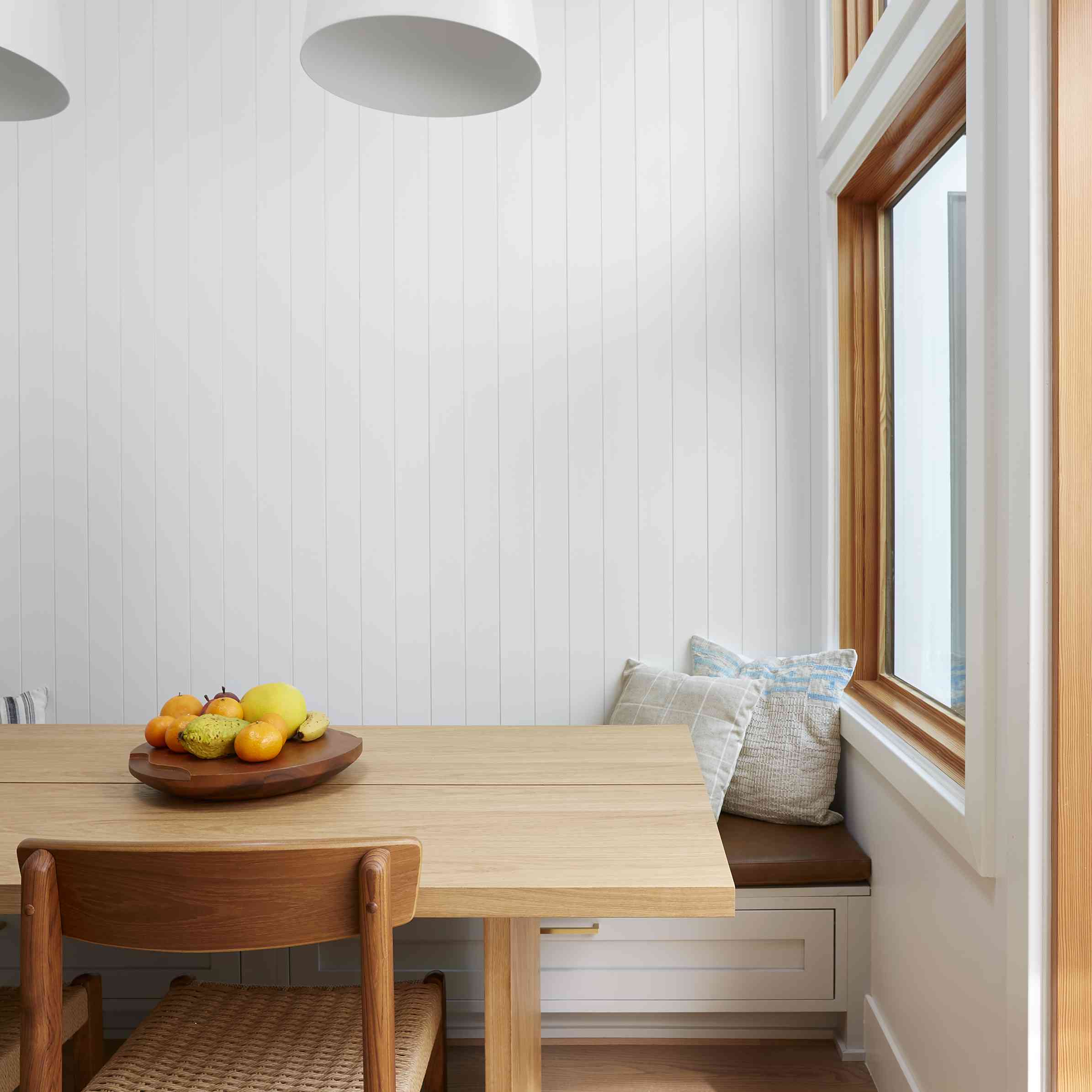 本周的改造 - 纳塔莉迈尔斯厨房在宴会和北欧桌子和椅子之后