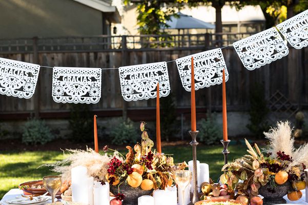 户外感恩节餐桌景观