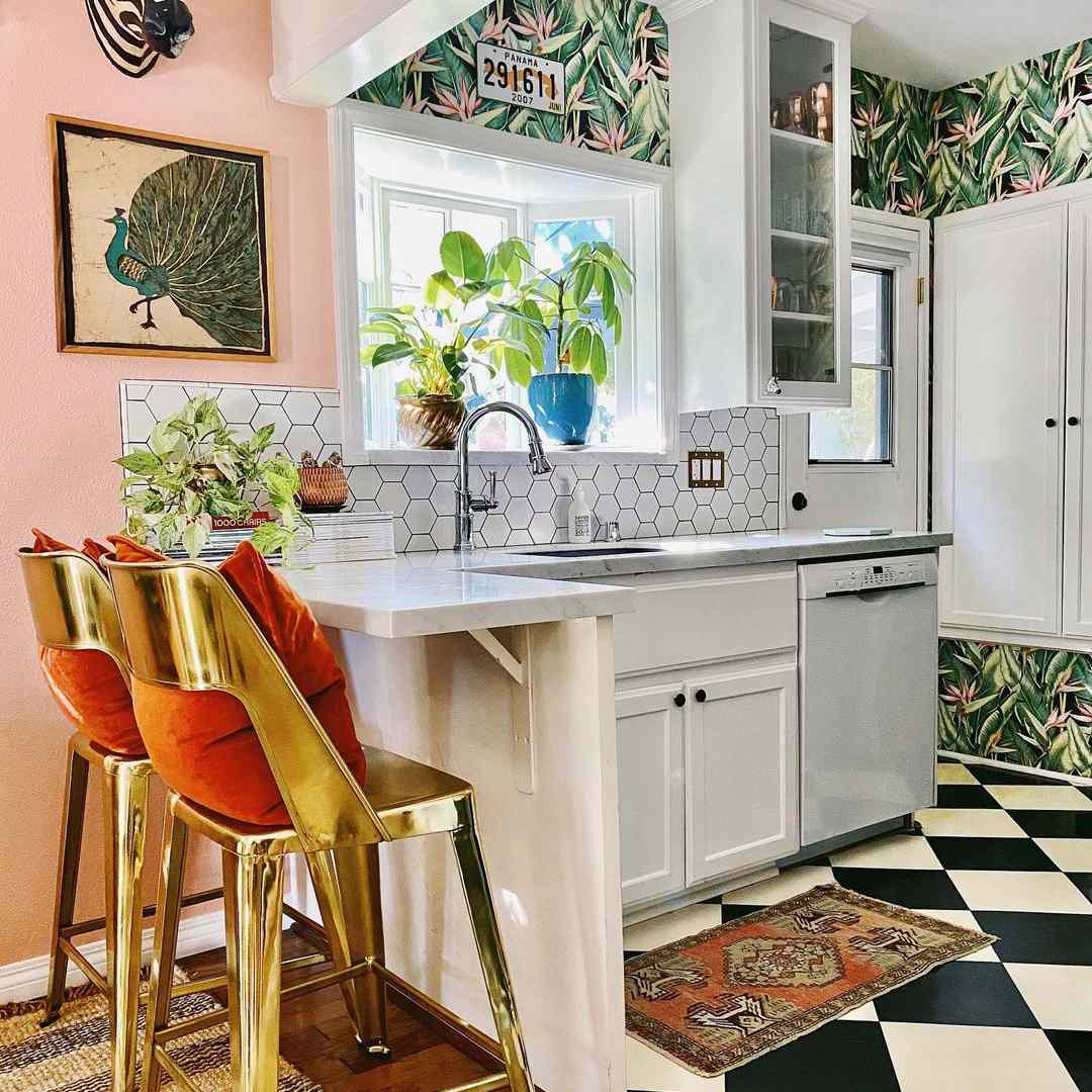 五颜六色的被仿造的厨房