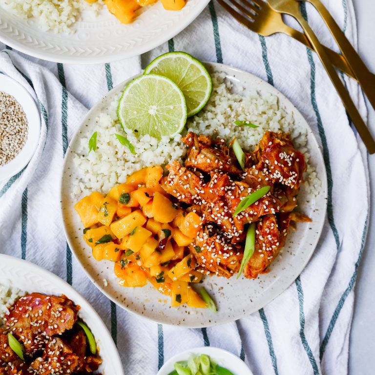 慢炖锅韩国鸡肉配芒果莎莎