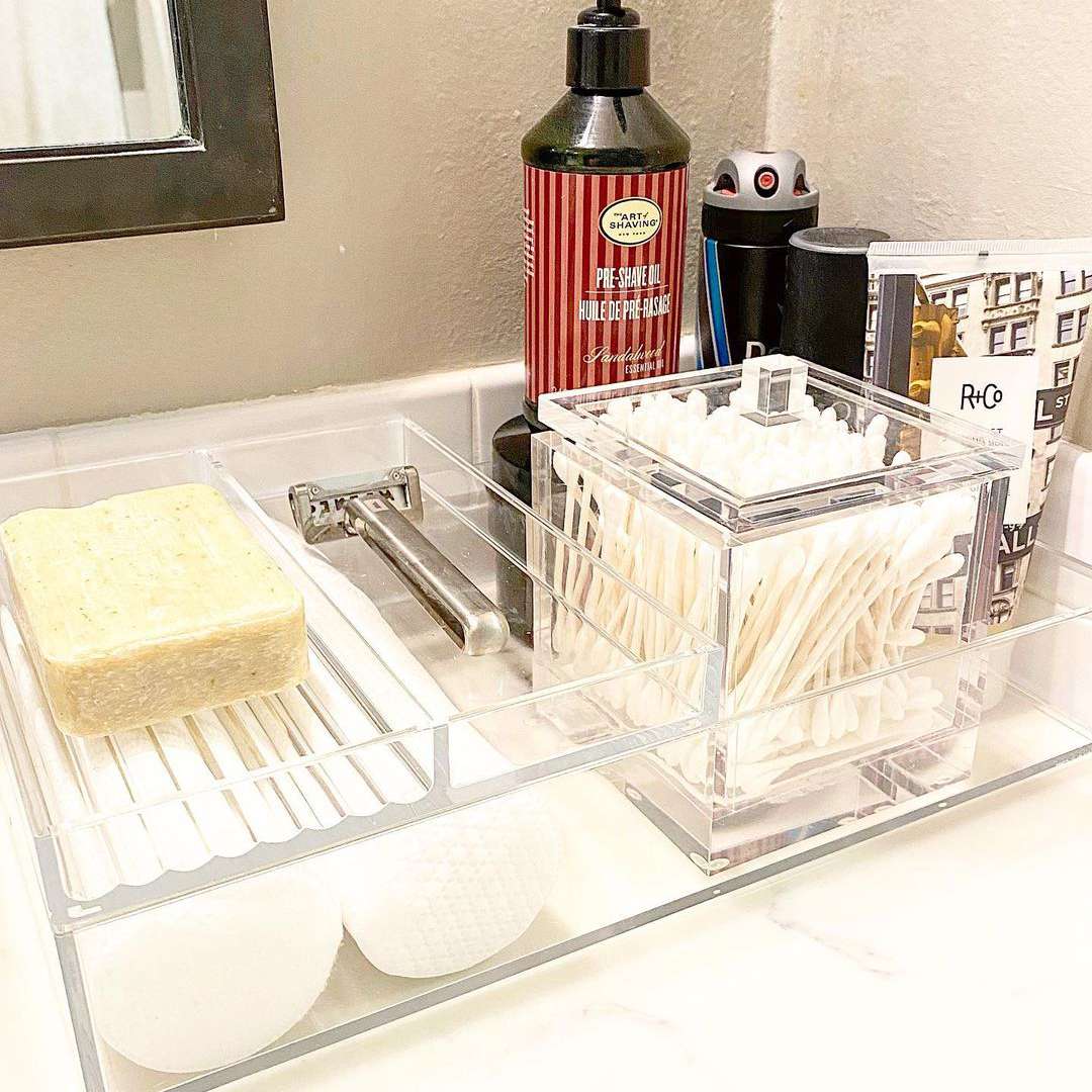 浴室台面与分隔线组织