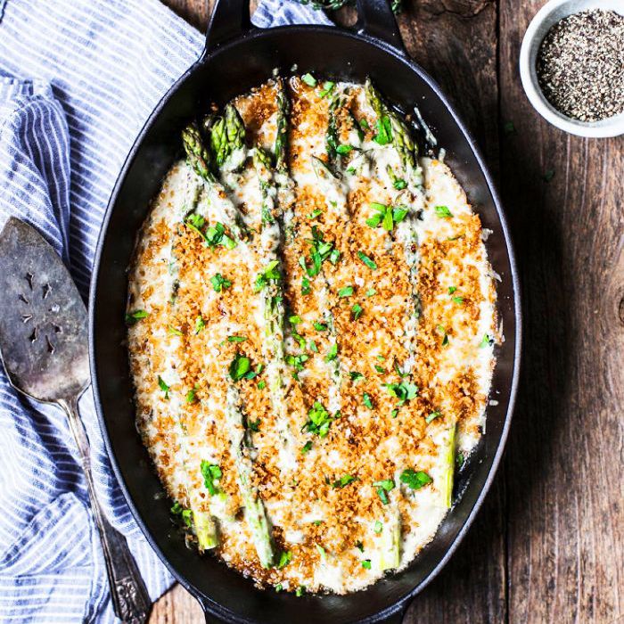 秋天的素食食谱-芦笋与Gruyere Panko烤