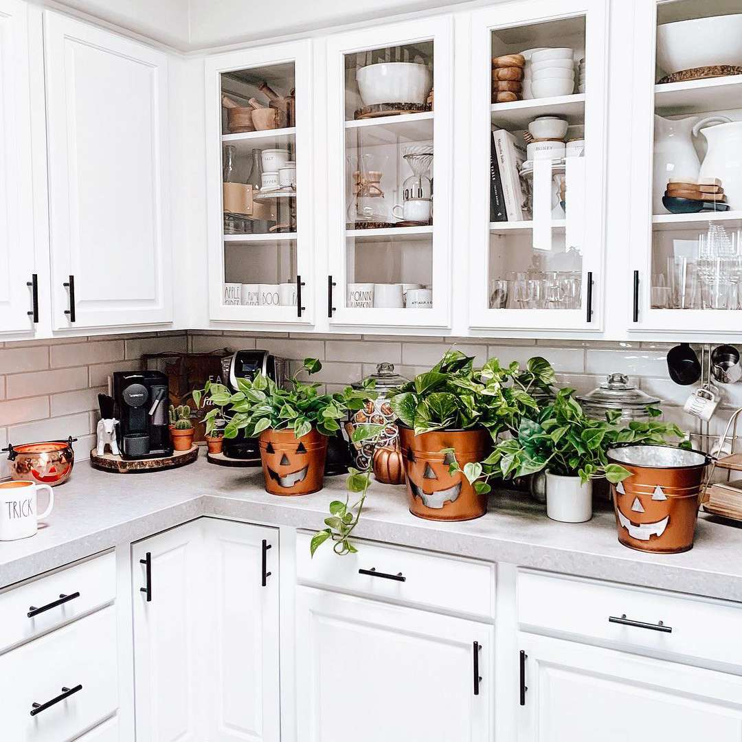 厨房南瓜桶的秋季装饰