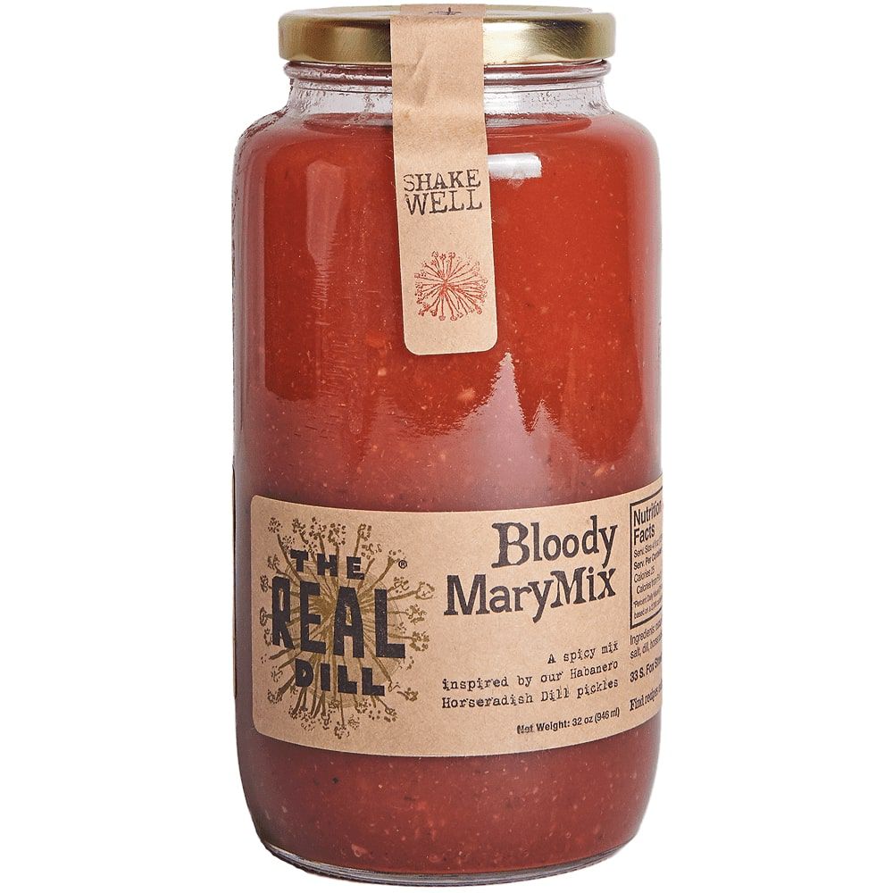 血玛丽混合在一个罐子里。