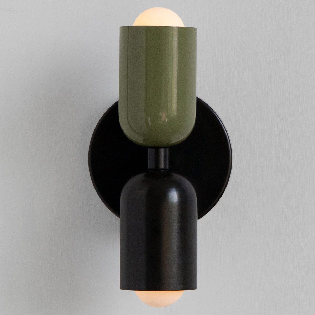 现代化的Sconce，目前在Lightology出售