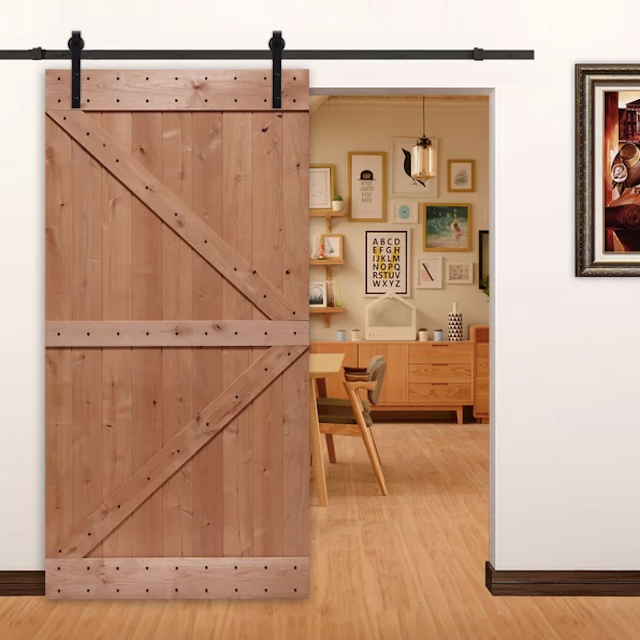 木板未完成谷仓门与安装五金套件