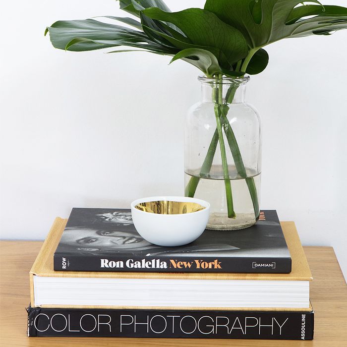 工作室Life.Style的新办公室植物和艺术书籍“class=