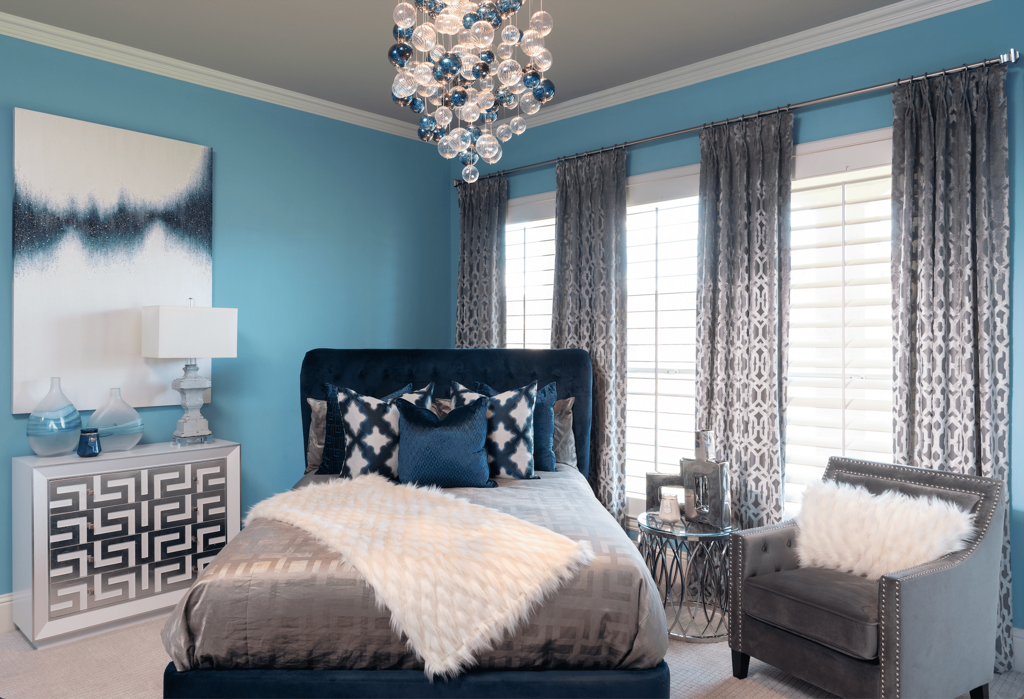 大的蓝色的卧室