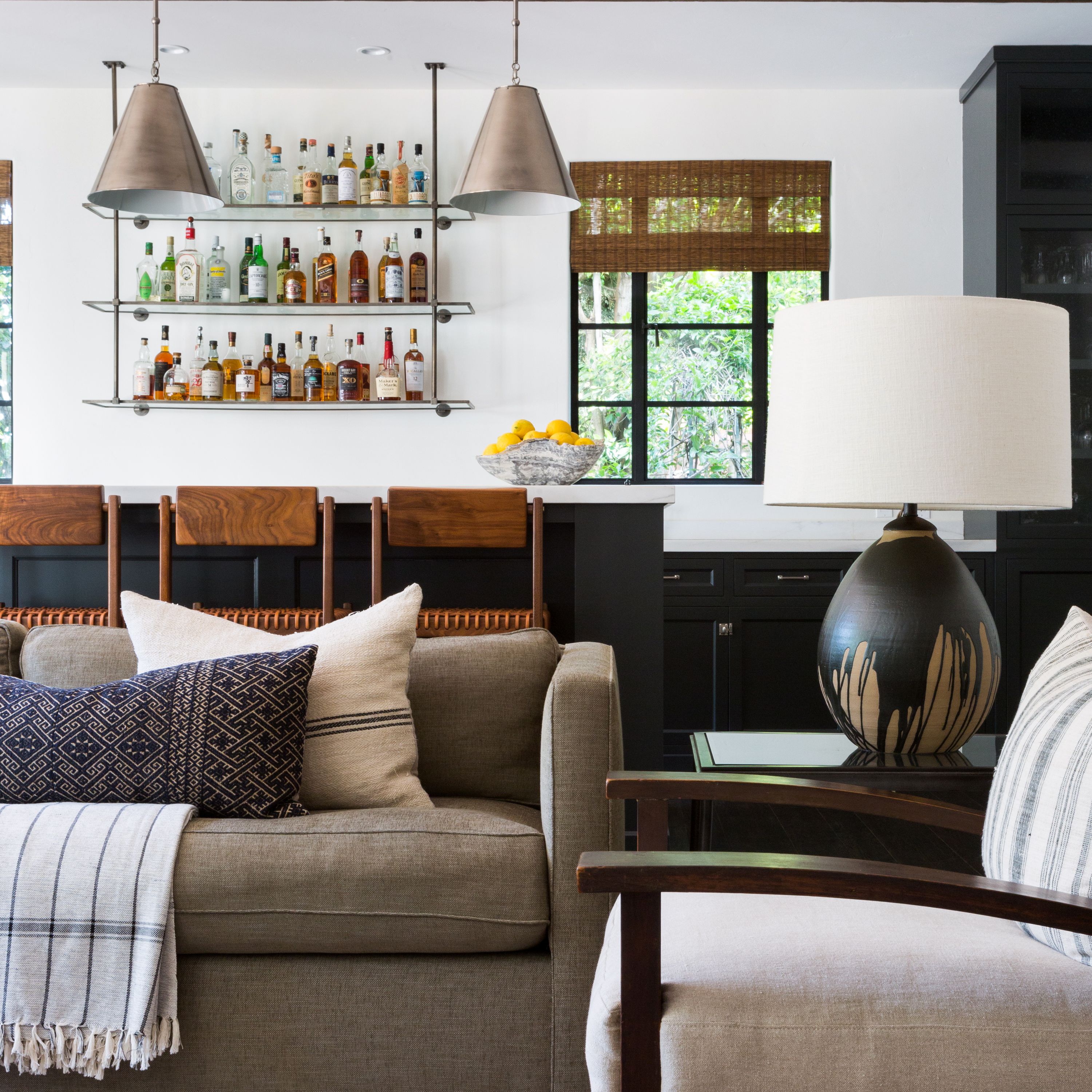 凯蒂·霍奇斯黑色——什么颜色配灰色