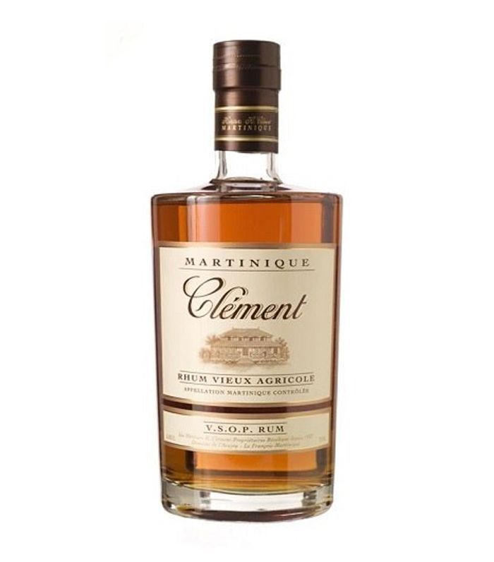 一瓶克莱门特老汇理朗姆酒。