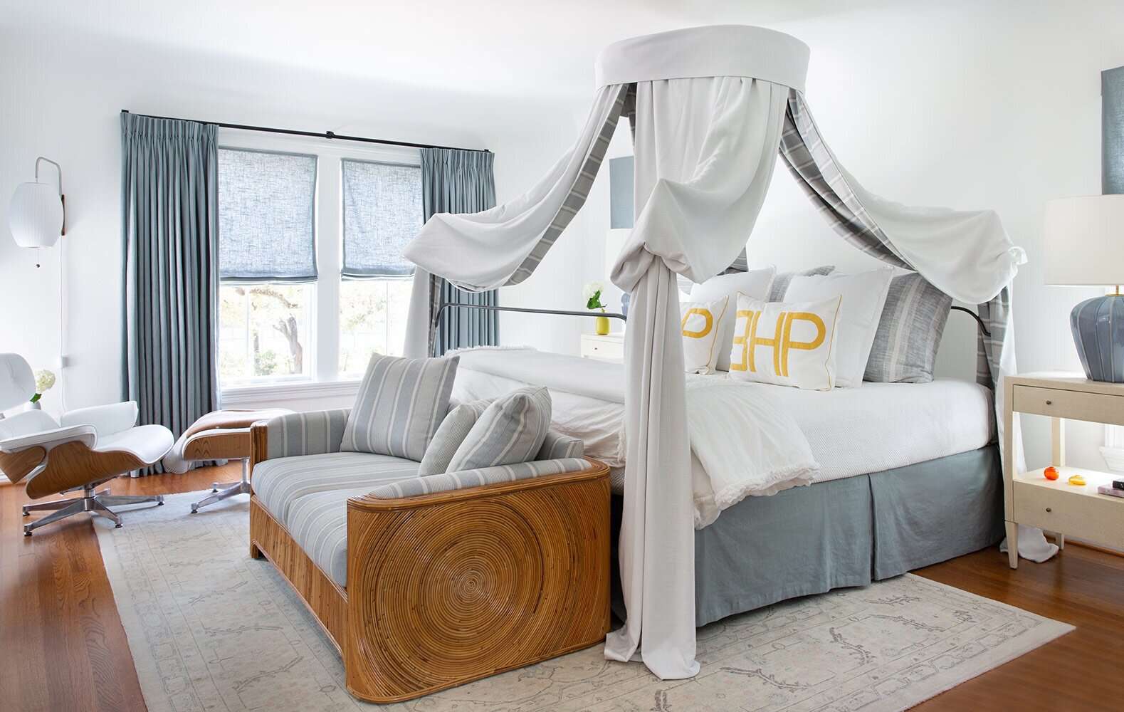 大卧室与顶棚床