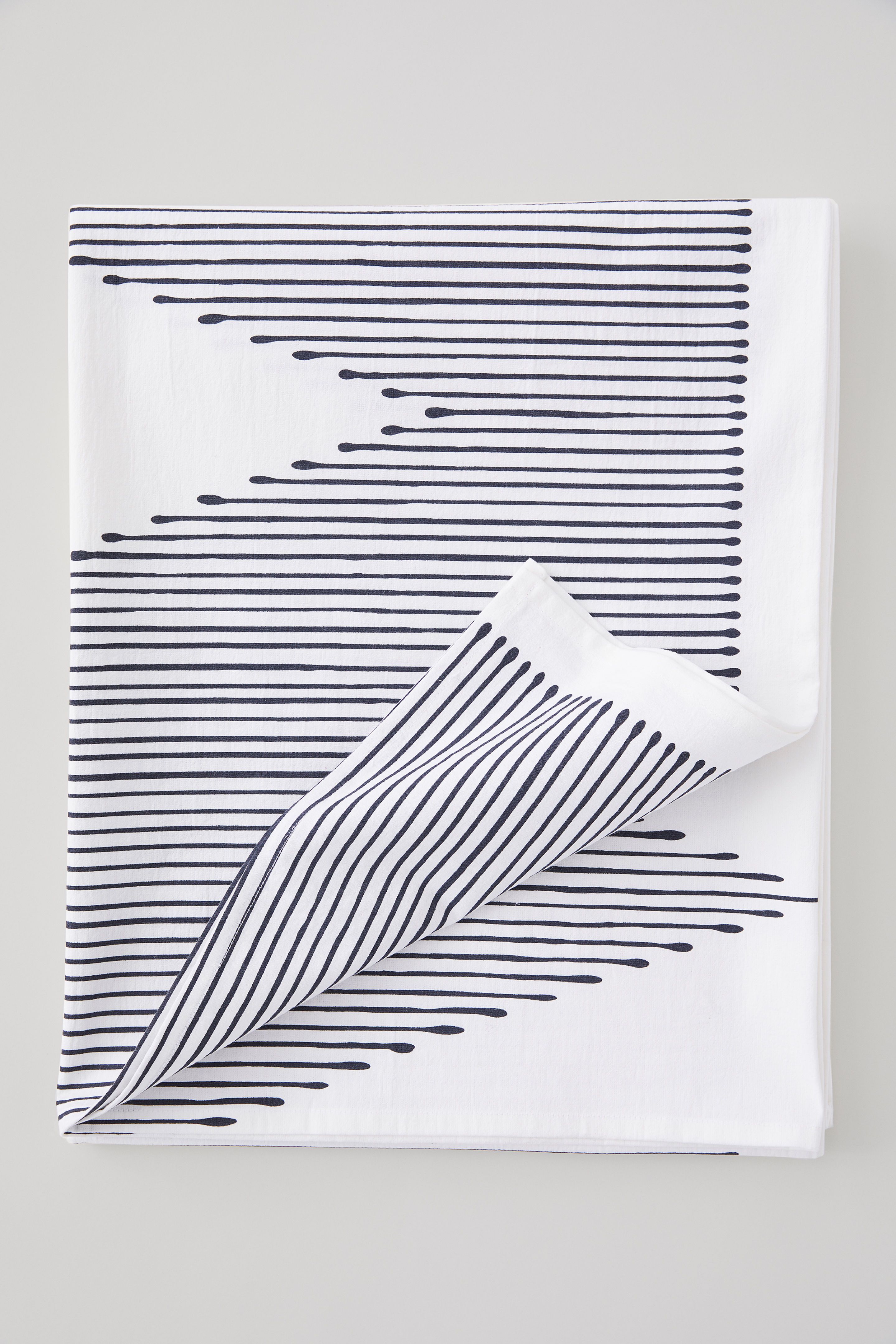 棉布桌布——便宜的房间装饰