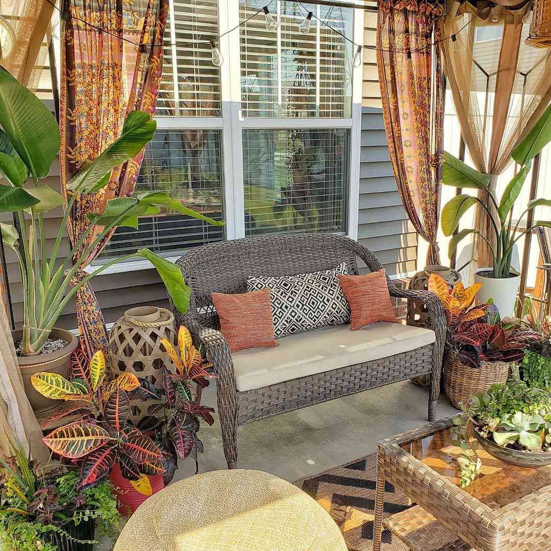 摩卡女孩放置户外露台。