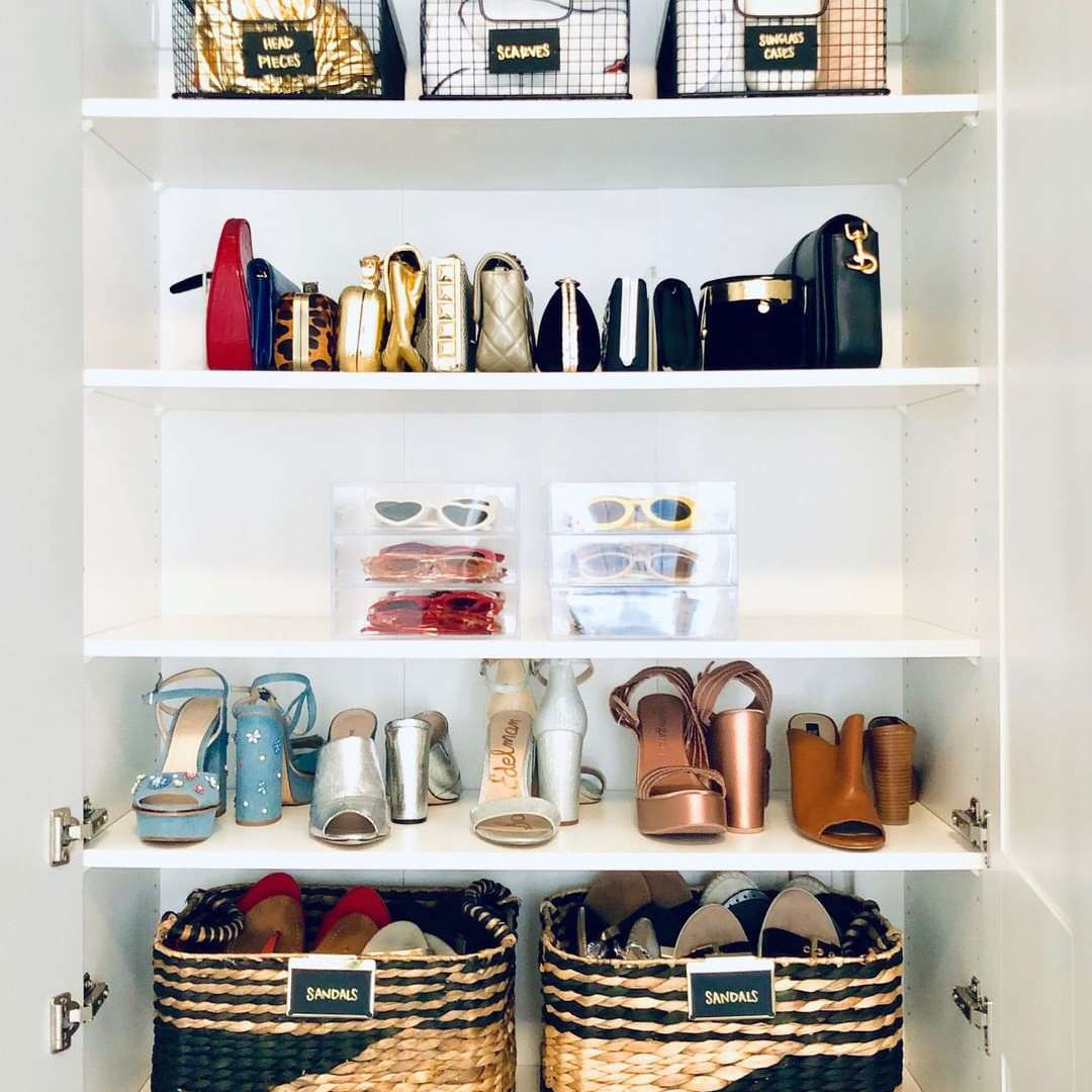 有组织的壁橱。