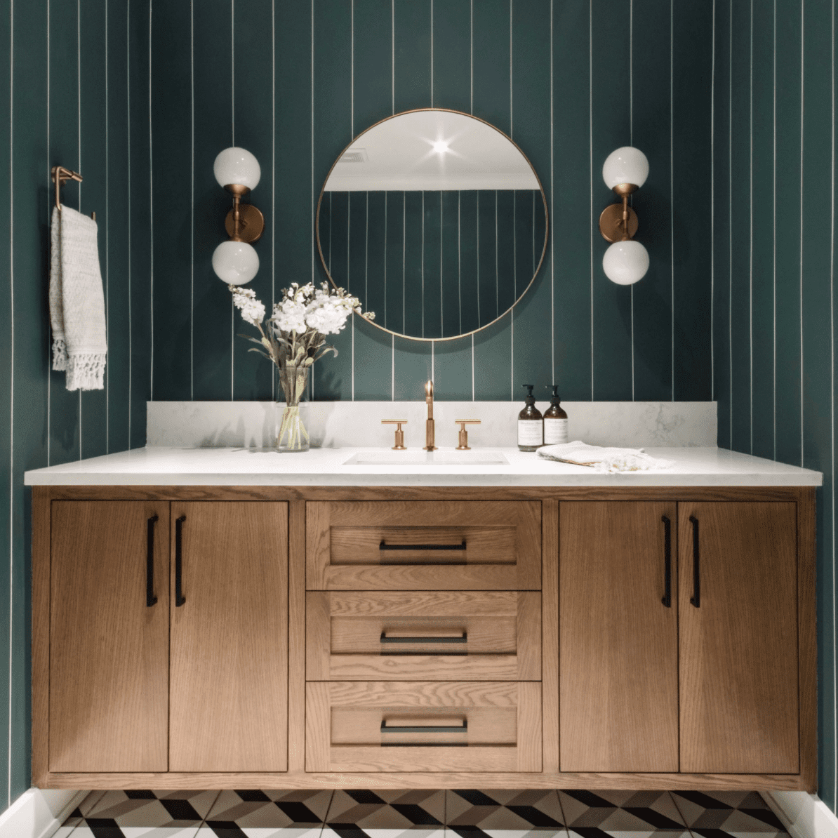 粉末室，带深绿色细条纹墙