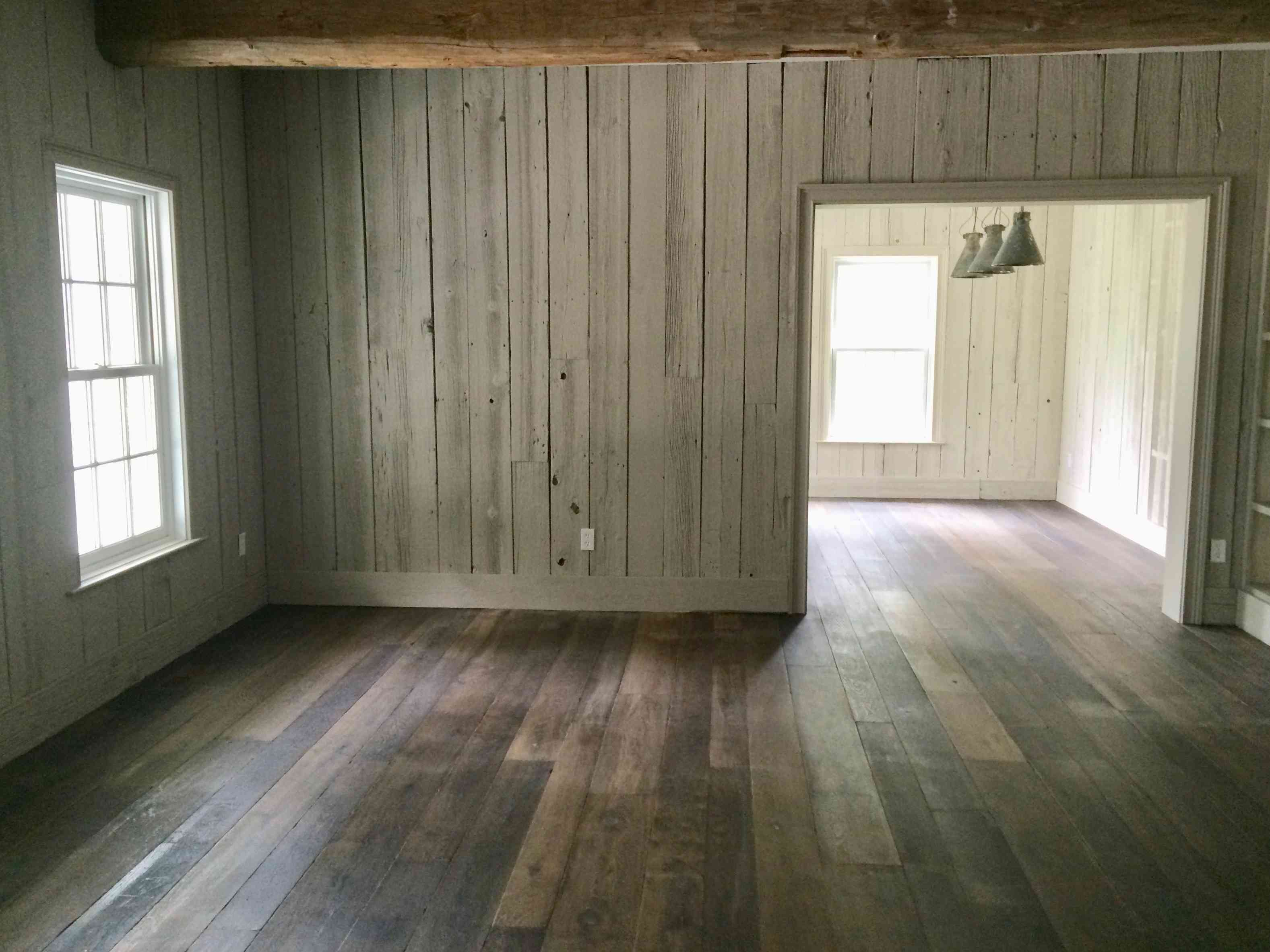 在起居室的射击之前。