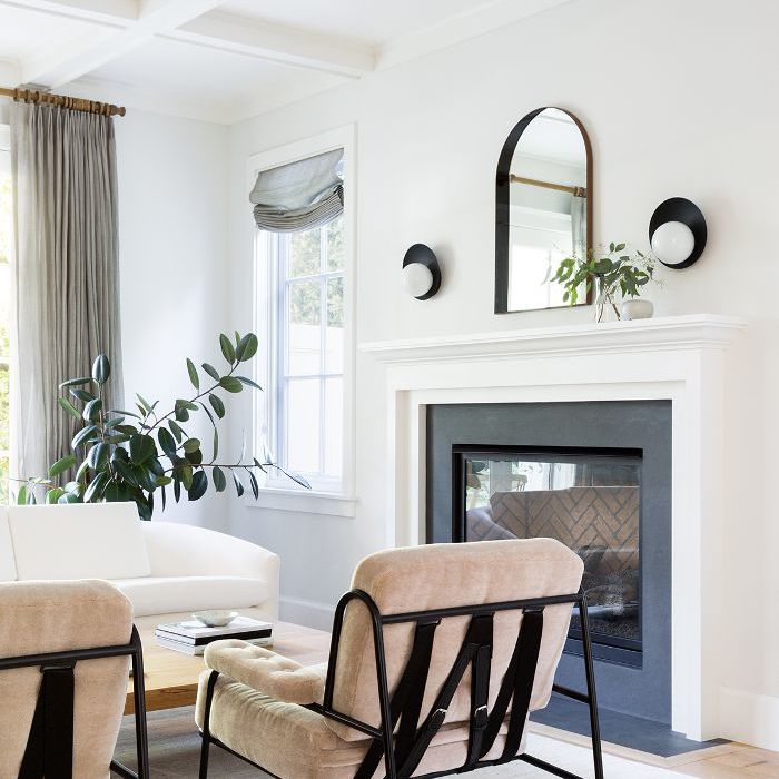 考特尼·奈室内设计的建议是：客厅大盆花