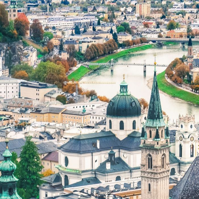 奥地利的萨尔茨堡市的鸟瞰图。