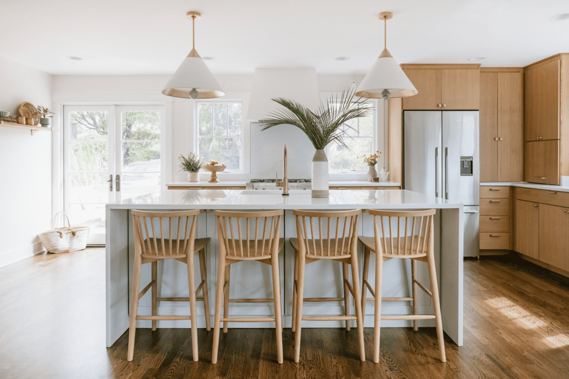 一个现代沿海厨房与开放概念平面图