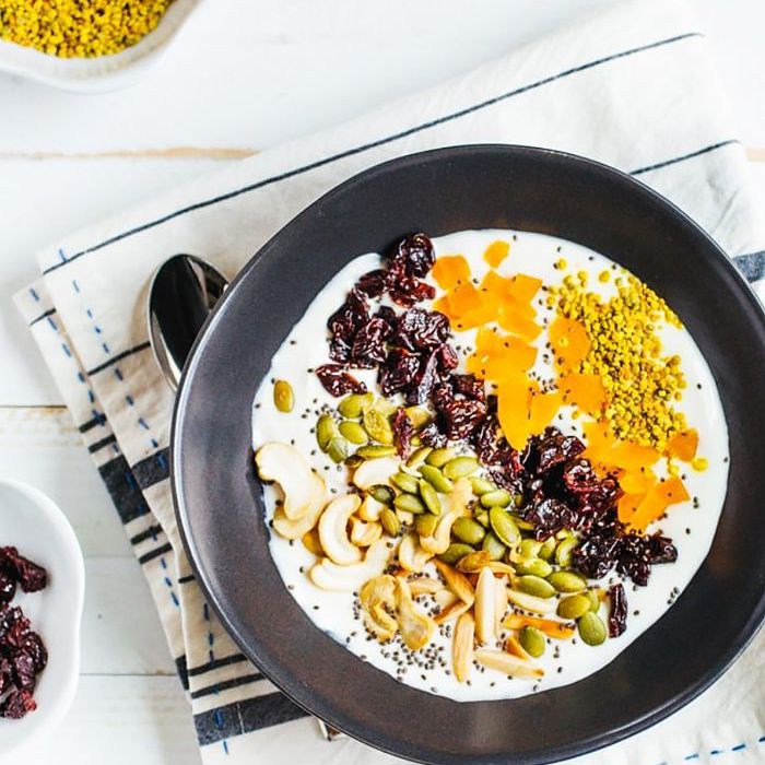 最好的南瓜子食谱 - 酸樱桃蛋白碗