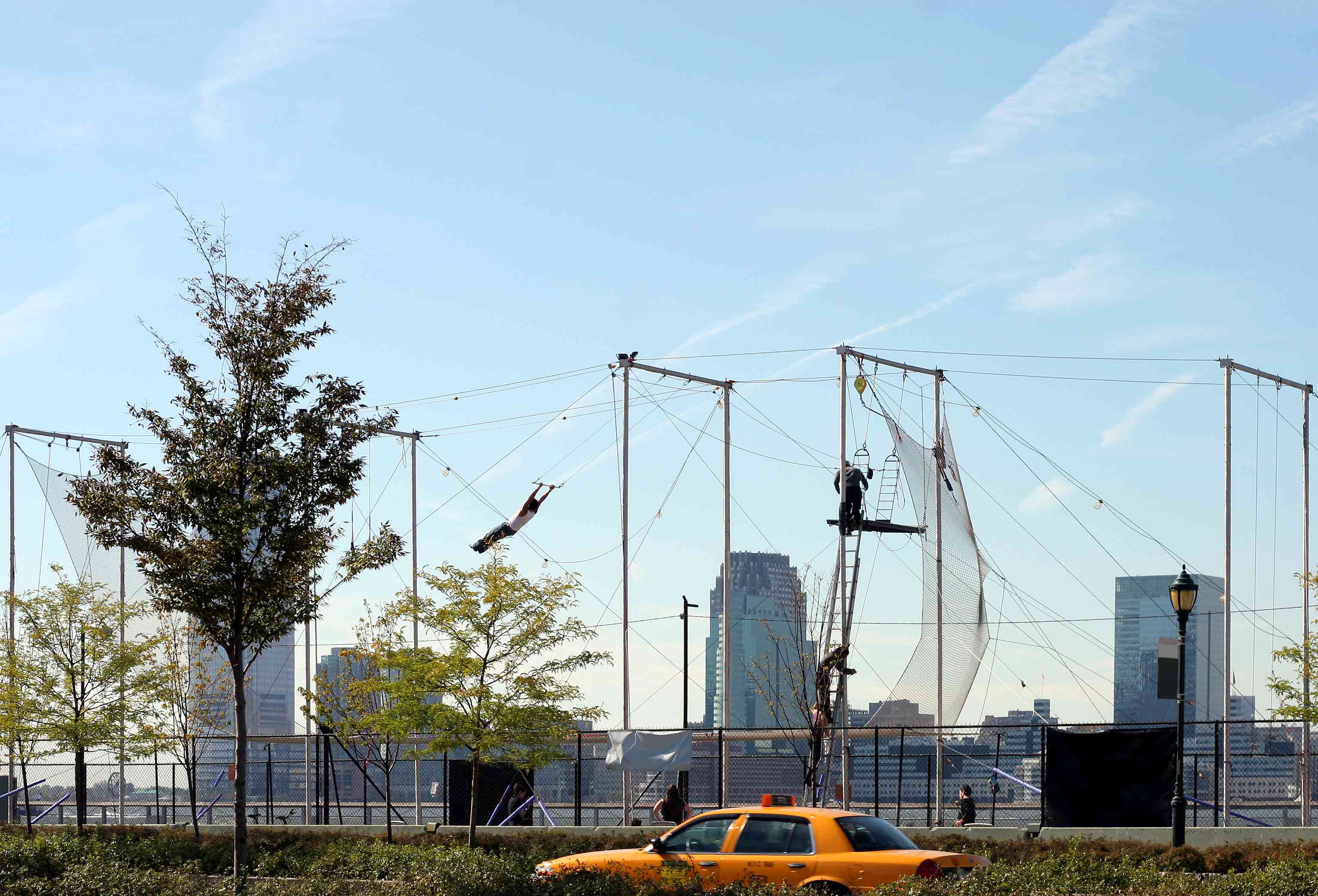 在纽约市西侧高速公路上飞人学校