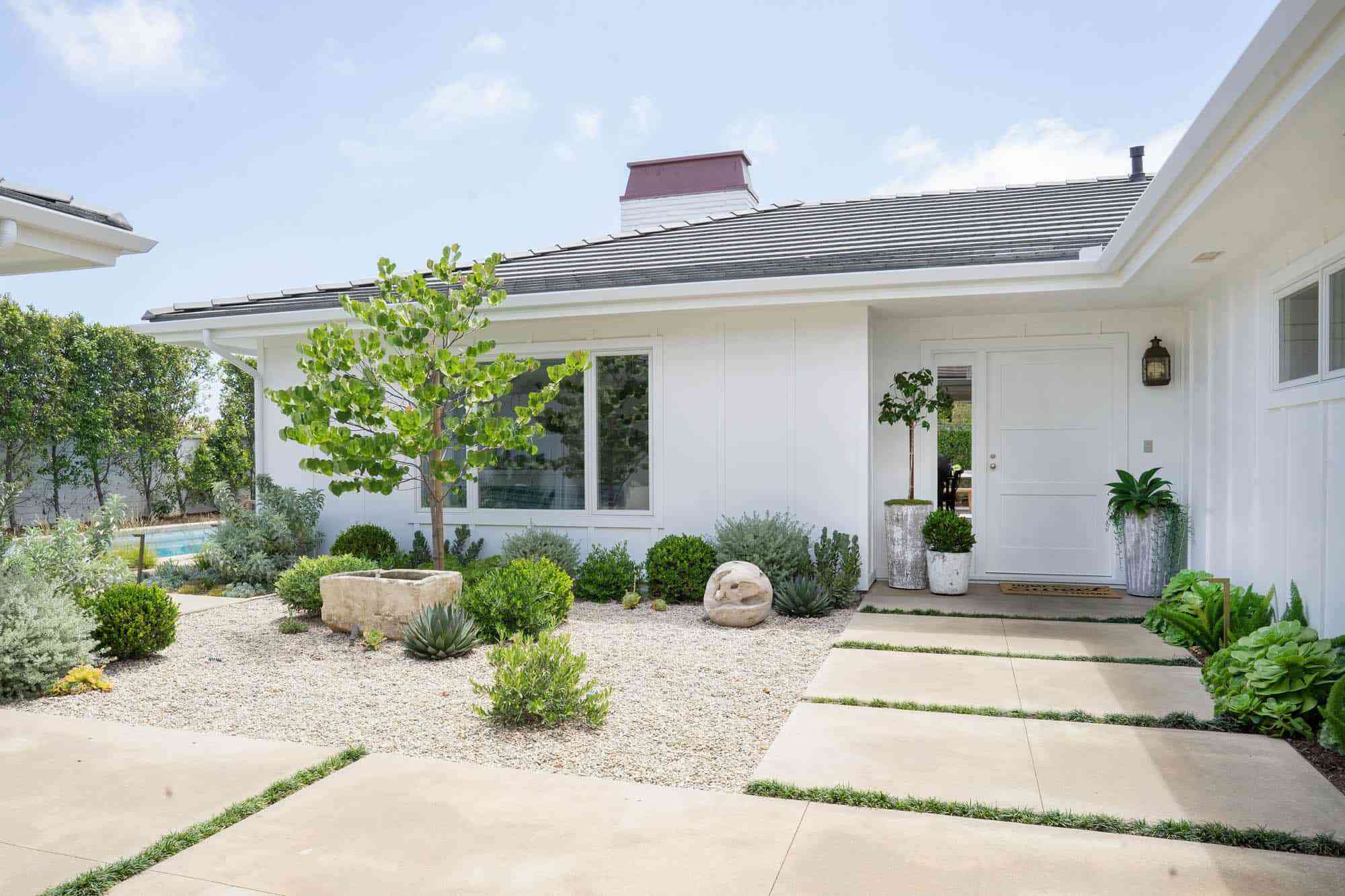 房子外漆为白色