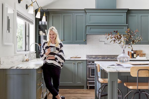 艾米丽·亨德森在厨房的照片