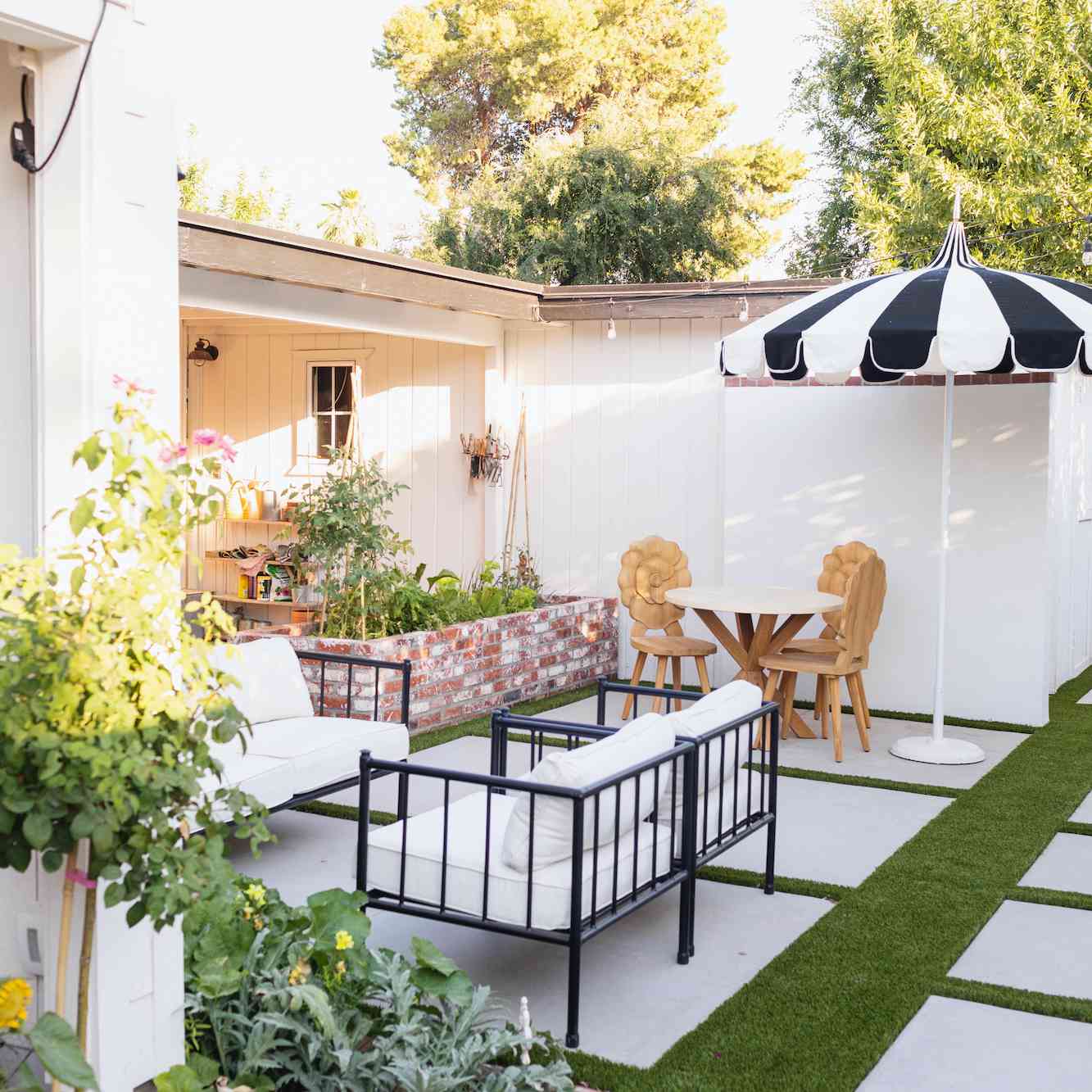 砖凸起的花园床