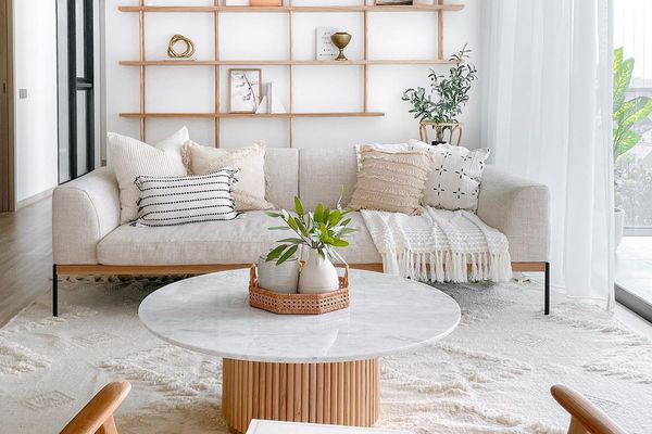 带内置存储的起居室