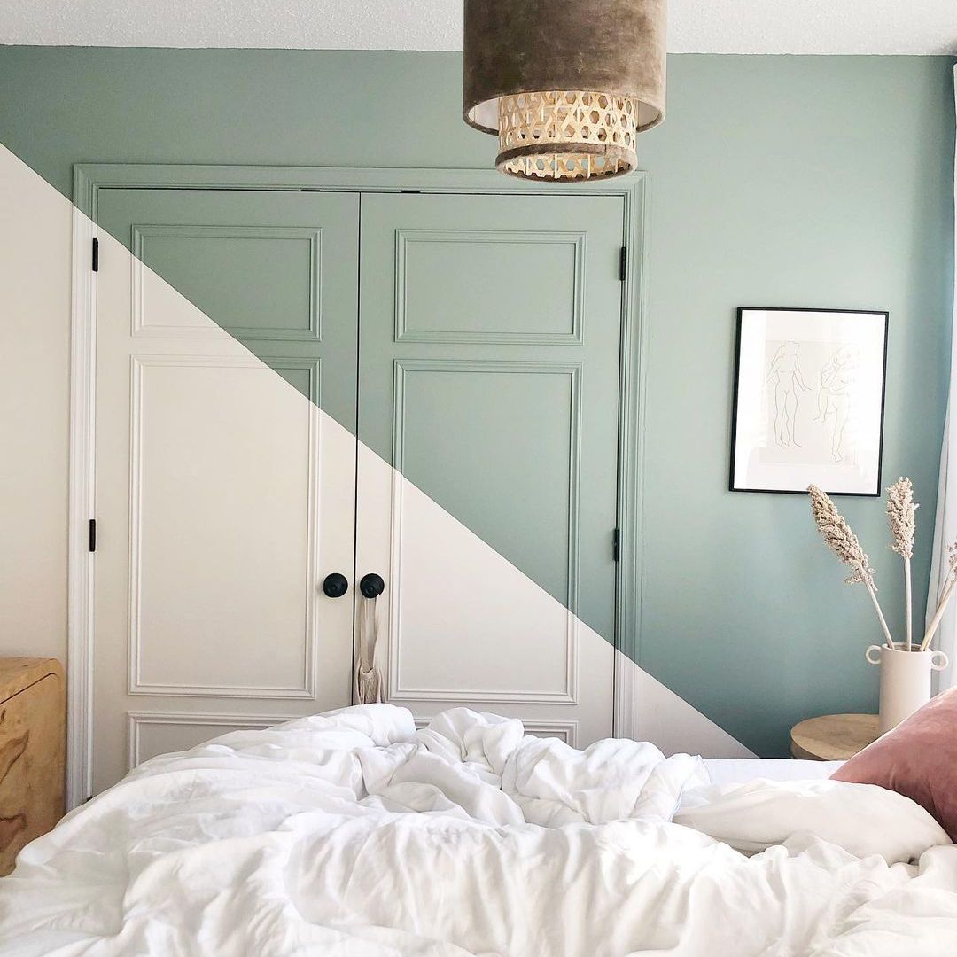 白色和绿色的重点墙。