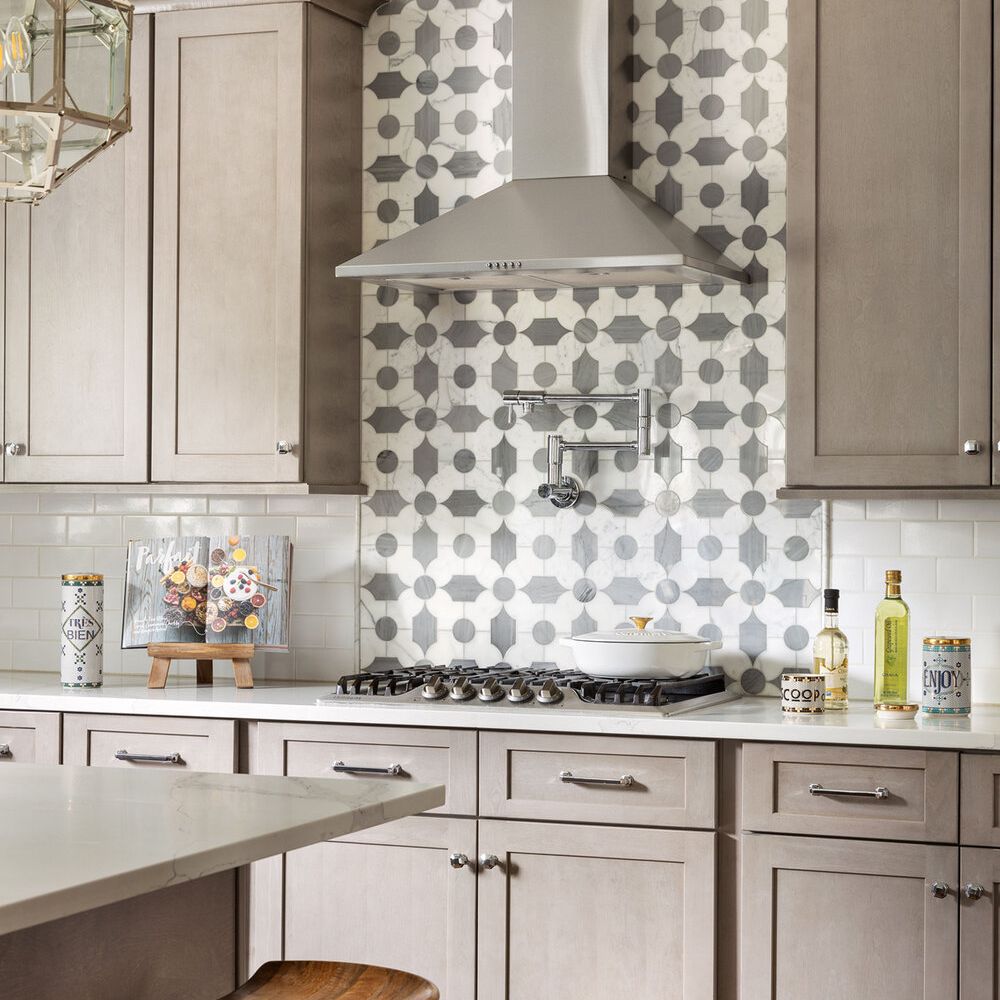 厨房用灰色橱柜