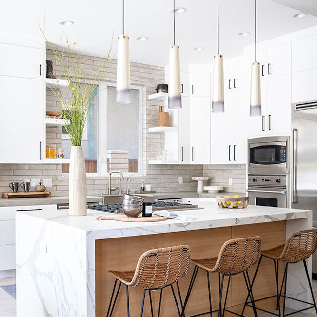 米色地铁瓷砖的厨房