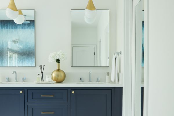 本周的改造 - 艾米埃尔巴姆海军蓝色浴室