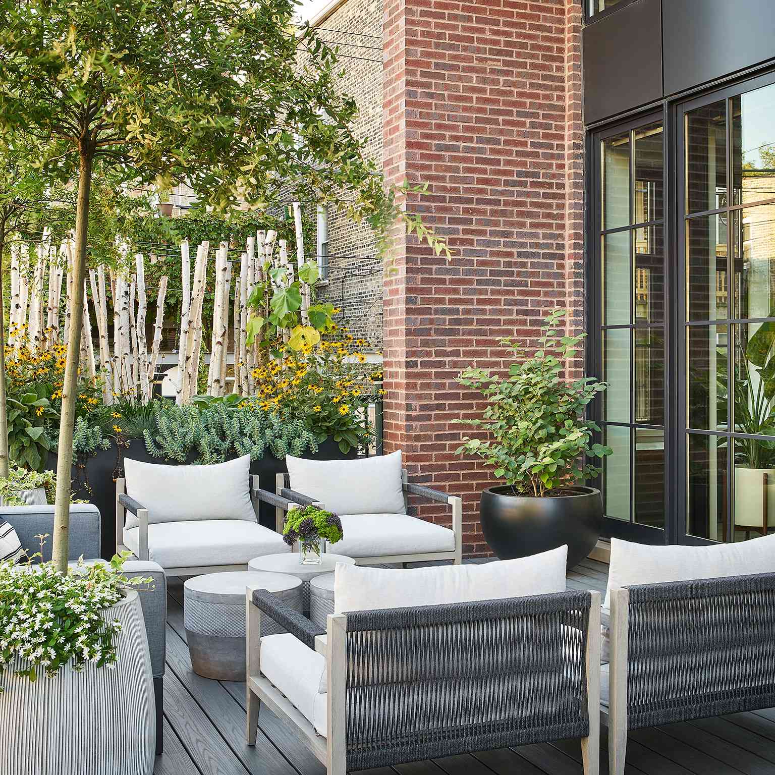 公寓露台与天然边界