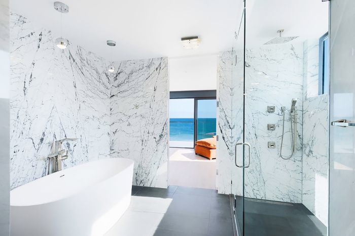 白色大理石主浴室