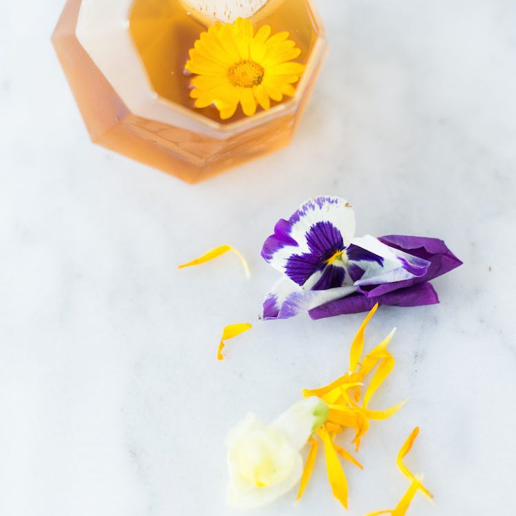 烟雾和鲜花老式食谱