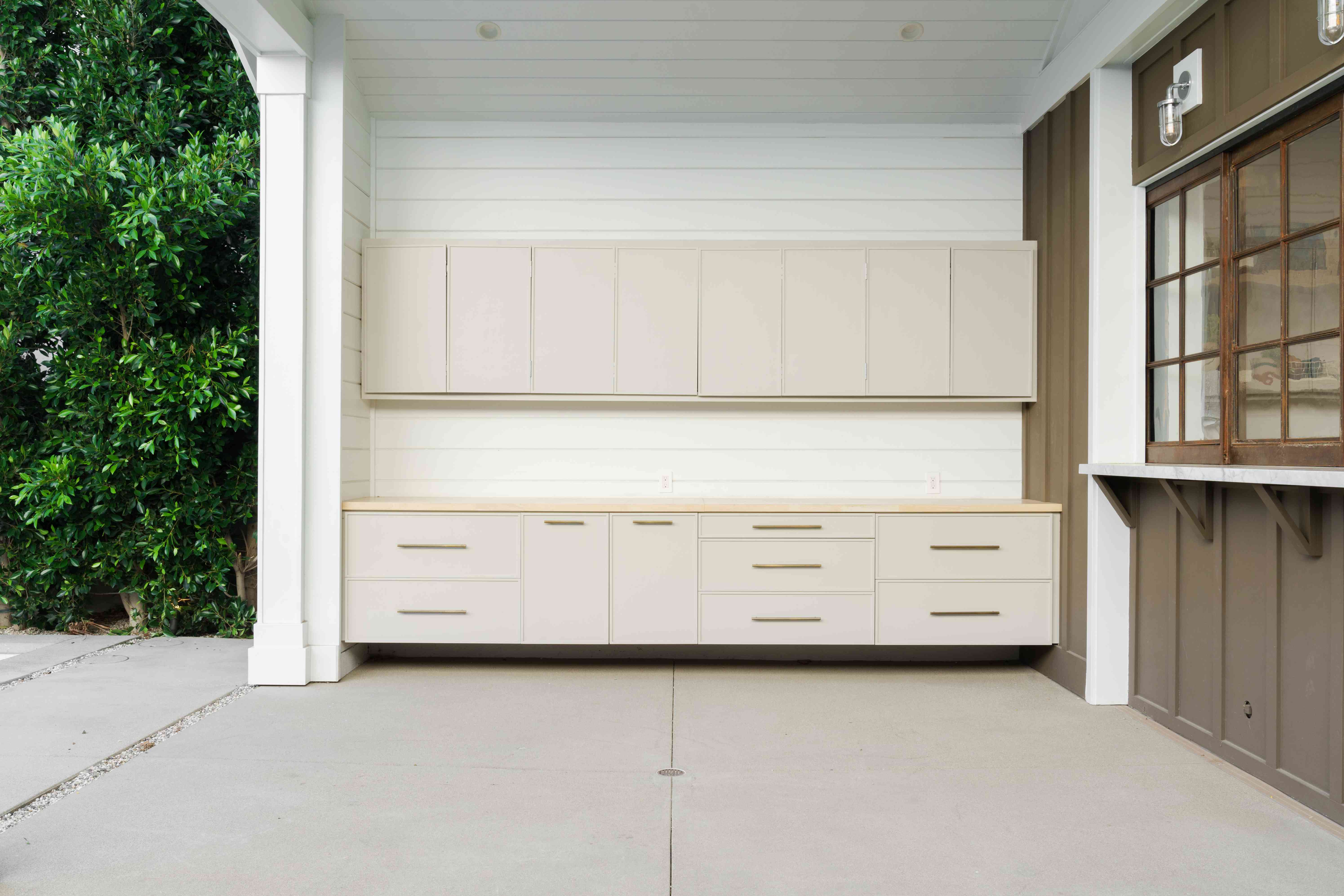 空的后院区域。