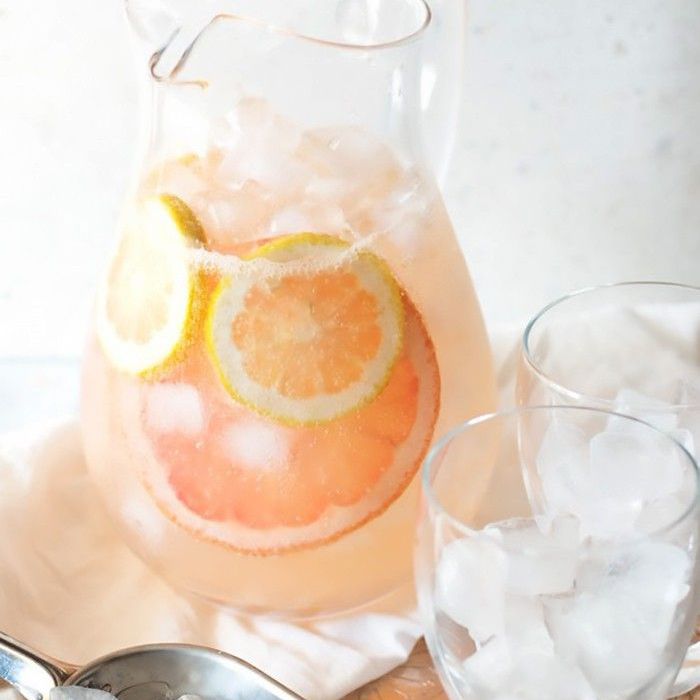 醉醺醺的葡萄柚苏打水