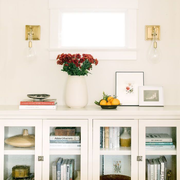 弗罗利亚纳·利马(Floriana Lima)改造过的客厅里的书架