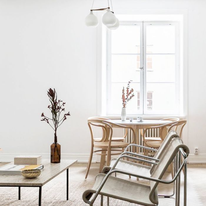 一间带人字形木地板生活