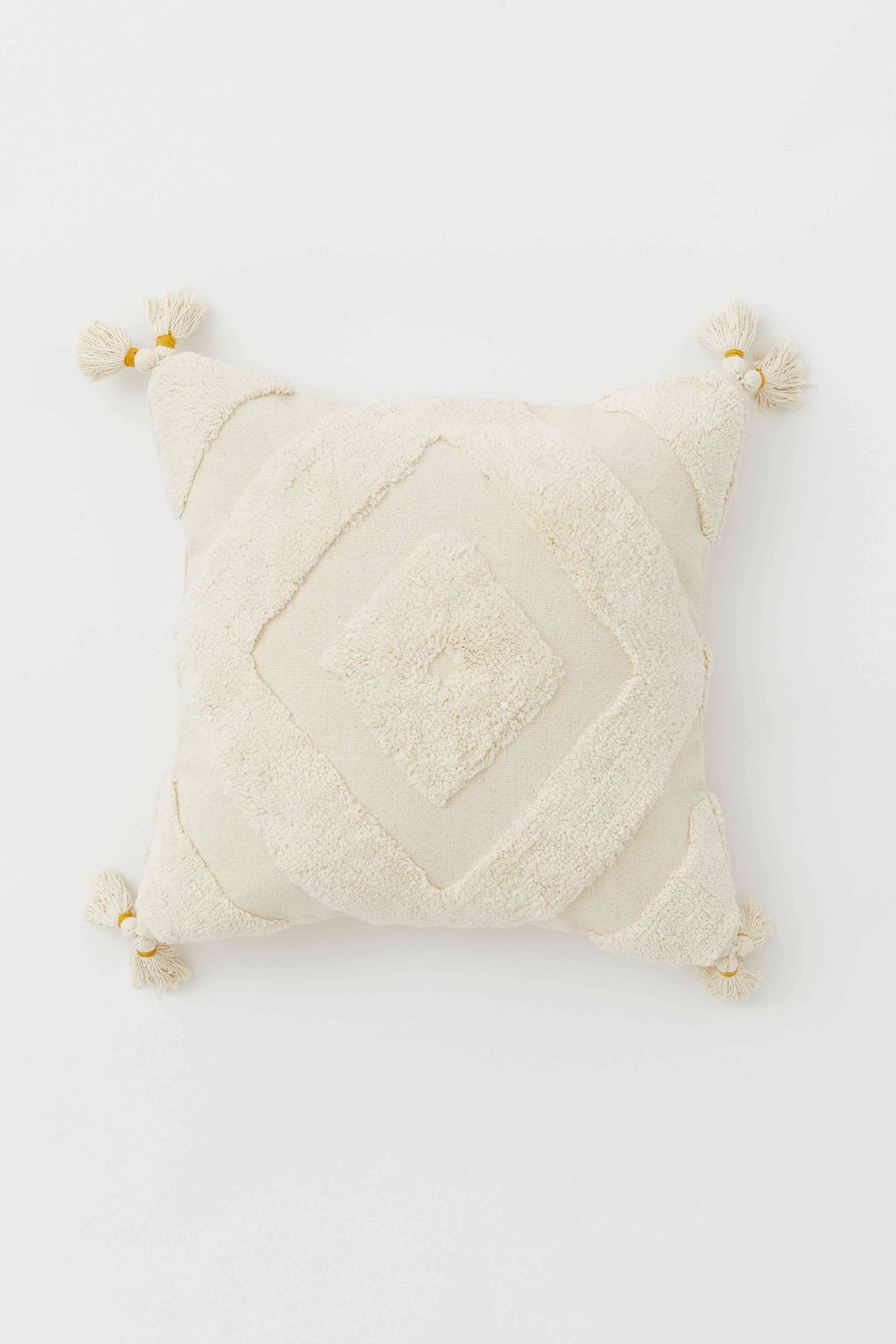 模糊象牙抱枕在每个角落和纹理的钻石设计流苏。