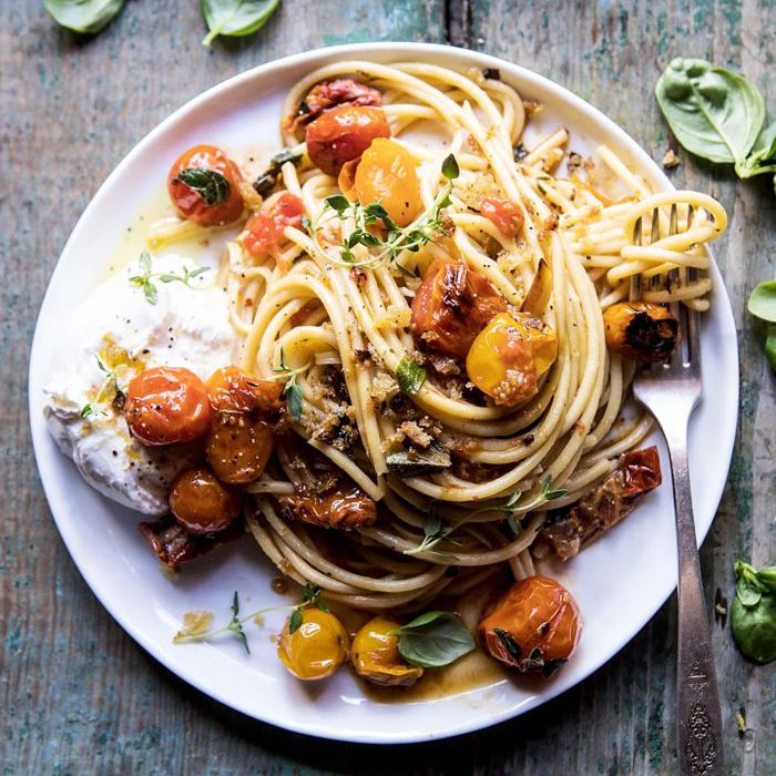 30分钟的番茄与柠檬面包屑面食