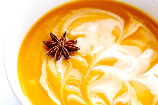 柴胡南瓜汤的素食开胃菜。