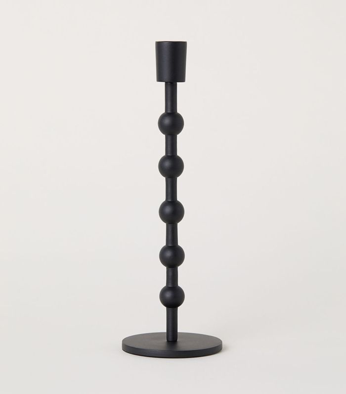 高大的金属烛台“class=