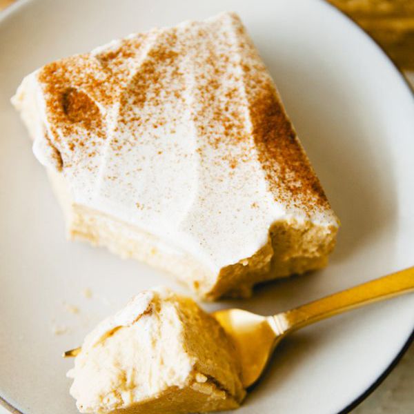 简单的感恩节甜点-没有烤南瓜派奶酪蛋糕