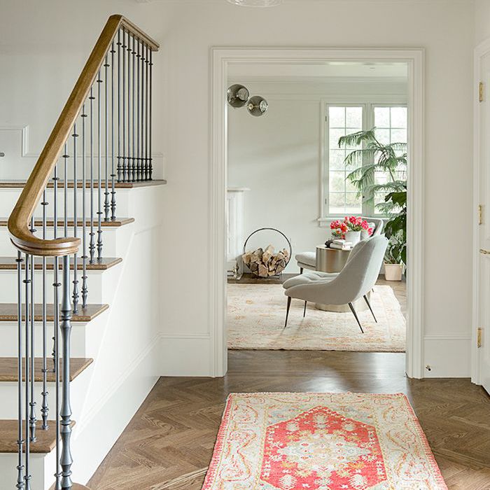 与人字形木地板的入口