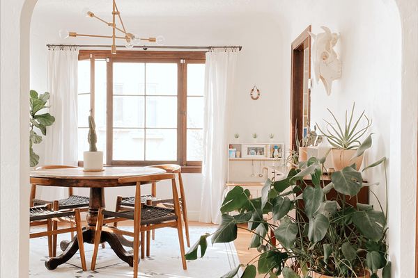 餐厅彩绘超白色